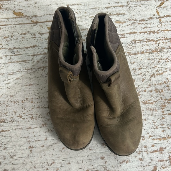 Merrell Size 9 boot - Picture 2 of 3